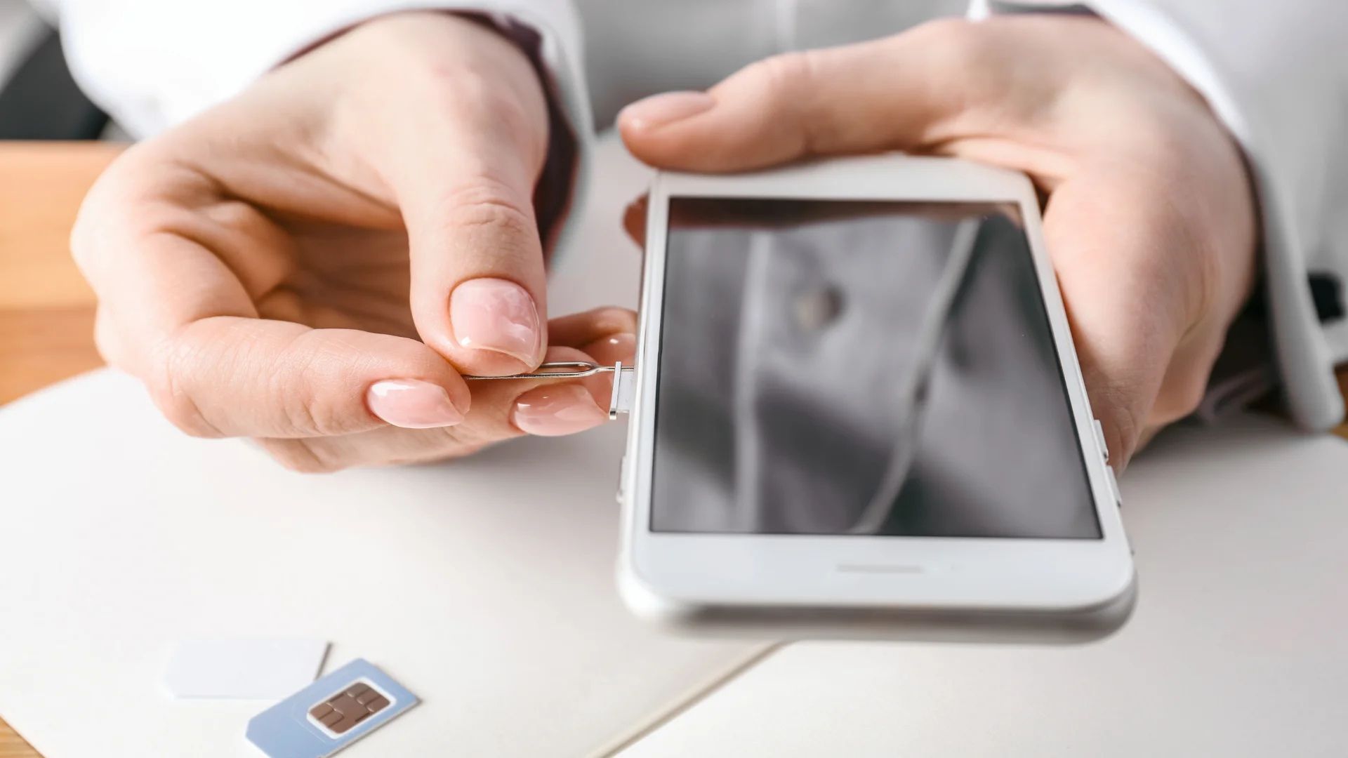 Karta sim utknęła w czytniku telefonu