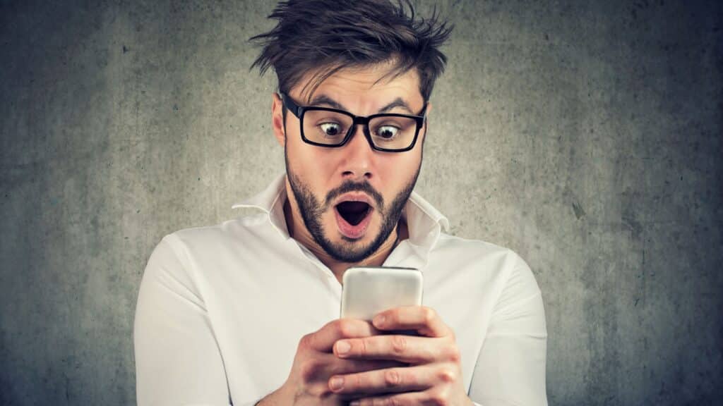 klient zdziwiony że telefon został naprawiony