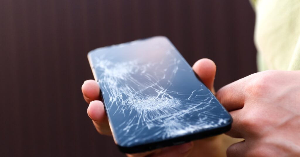 telefon upadł co robić