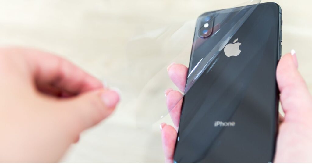 nowy iphone ze zdjętą folią