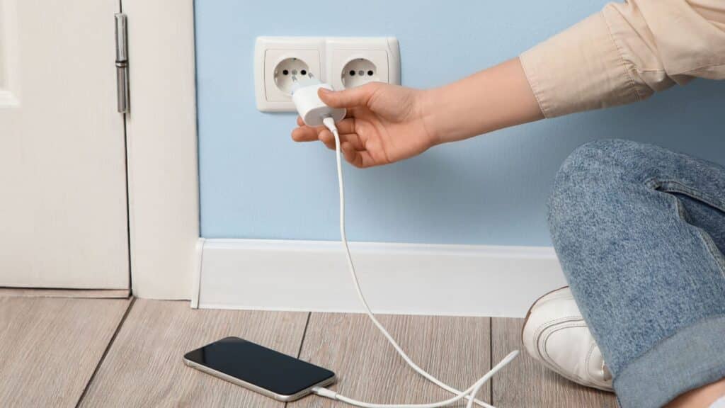 telefon nie chce się ładować bo wtyczka ładowarki wypada