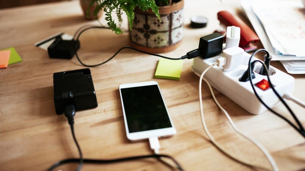 telefon nie chce się ładować podłączony pod ładowarkę