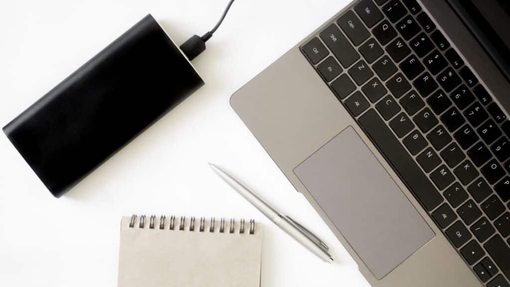 ultrabook ładowany przez powerbank