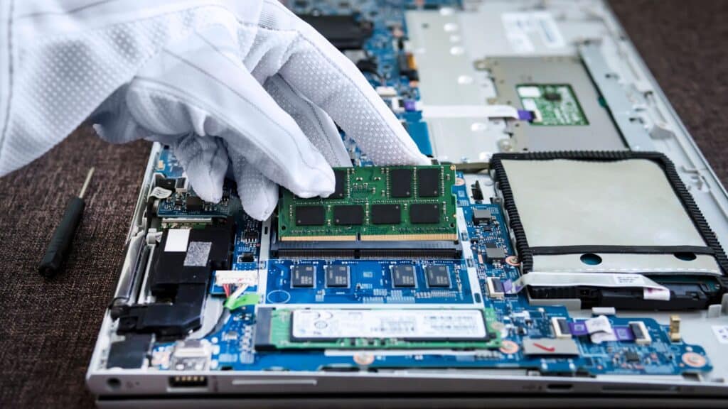 naprawa ultrabooka w serwisie