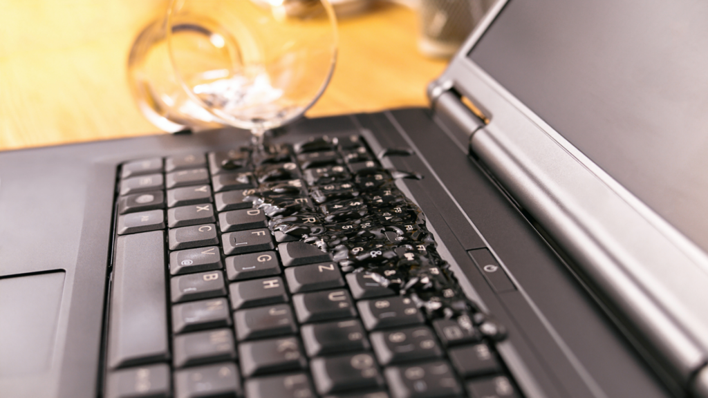 laptop po zalaniu Warszawa naprawa laptopów zalanie