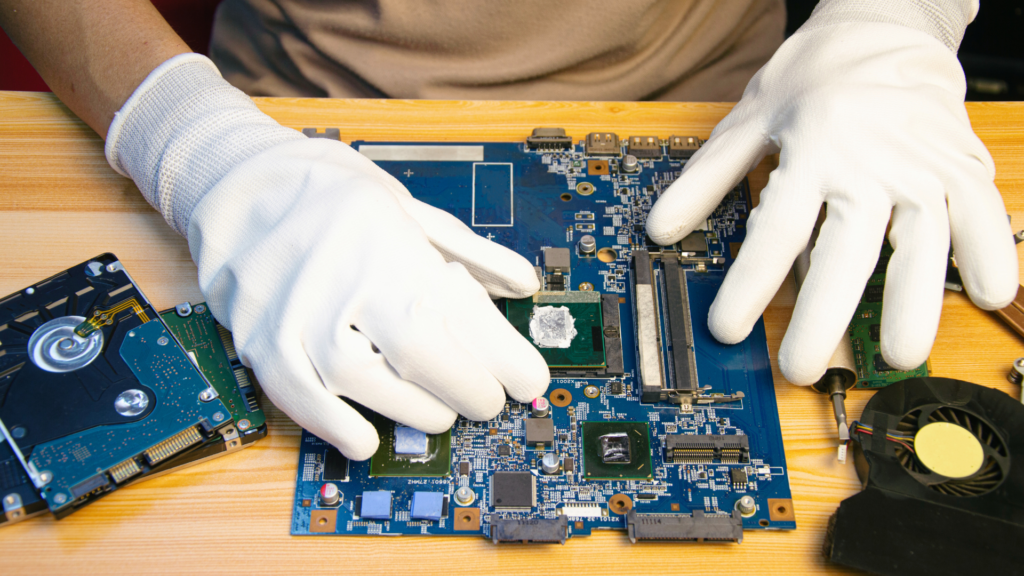 laptop problem z plytą główną naprawa laptopów problem z plytą główną