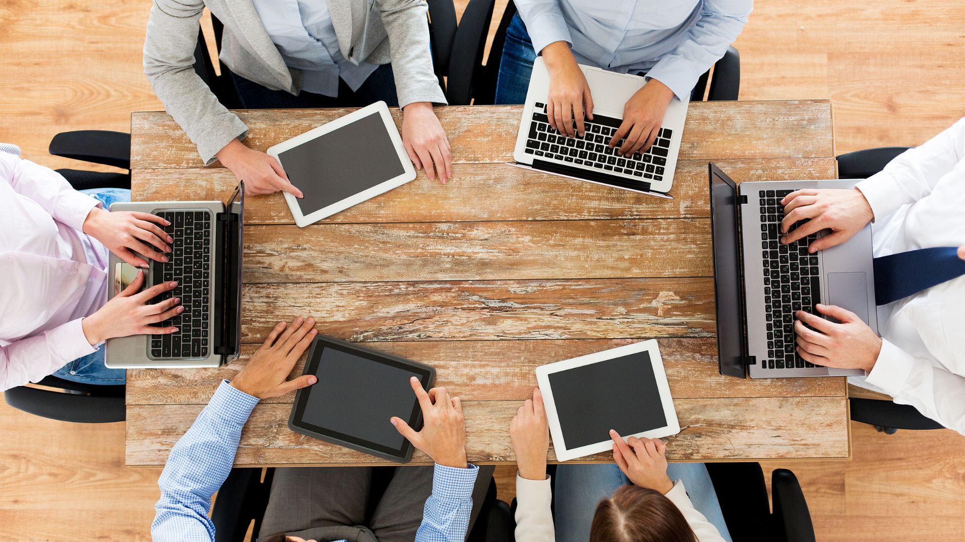 Tablet vs laptop co wybrać