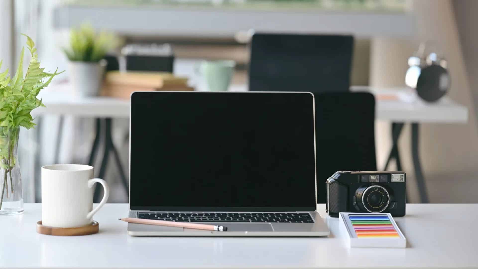 laptop czarny ekran w naprawie