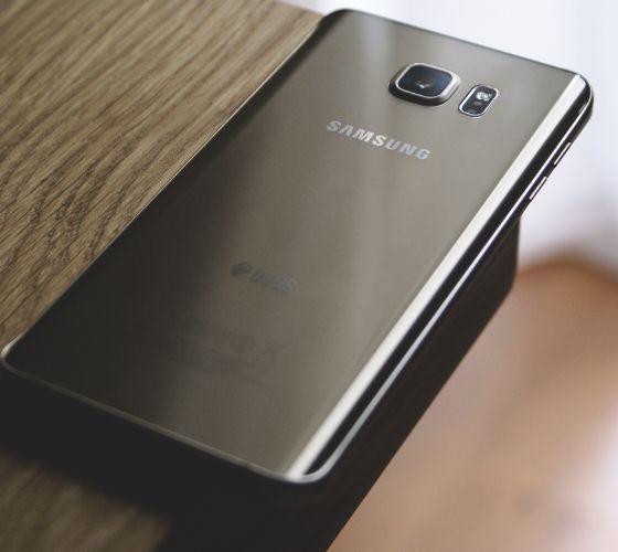 Telefon Samsung przyjęty na naprawę w serwisie Telefon Samsung oczekuje na naprawę ekranu