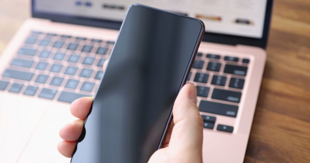 klient próbuje zrobić reset telefonu samsung
