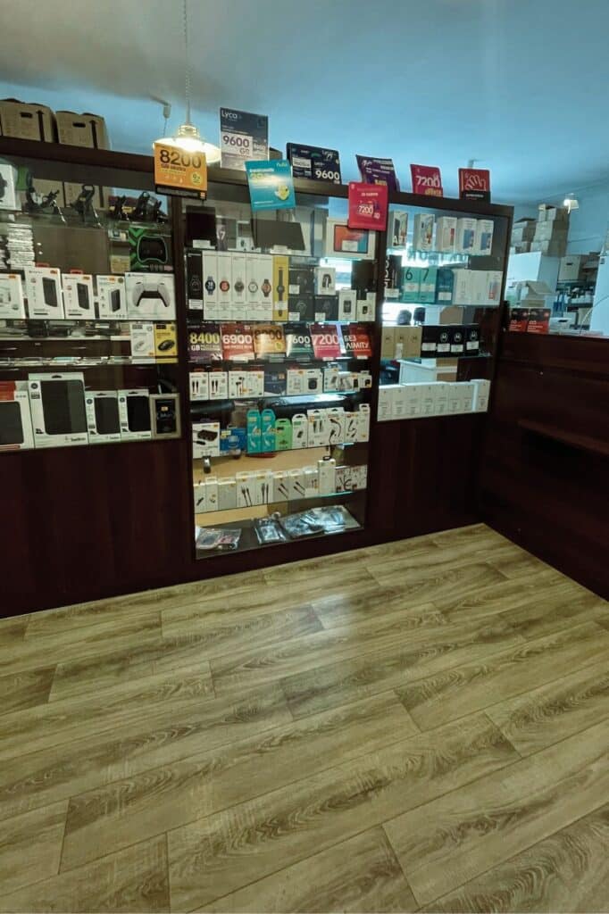 serwis smartfonów Warszawa Targówek w środku